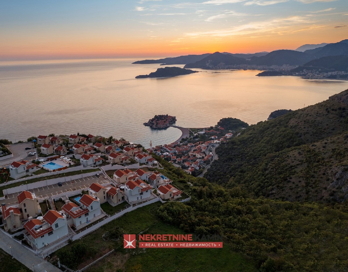 Furnished Villas with Panoramic Views in a Gated Complex, Carsko Selo, Budva